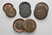 A lot containing 4 bronze coins. All: World. 'Münzdosen'. Fine to about very fine. LOT SOLD AS IS, NO RETURNS. 4 coins in lot.


From the collectio...