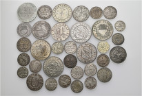 A lot containing 34 silver coins. All: Switzerland. 'Kantonsmünzen'. Very fine to good extremely fine. LOT SOLD AS IS, NO RETURNS. 34 coins in lot.
...