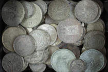 Lotje zilveren munten Juliana en Beatrix