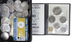 Doosje zilveren munten Nederland en wereld, tevens iets divers wb. misslag kwartje 1977