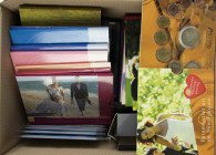 Doos bomvol eurosets wb. Kerstsets, Dag van de Muntsets, Hollans Coin Fair setss, Geboortesets, themasets en Beneluxset, Leuk!