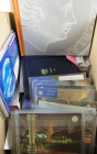 Doos met diverse produkten KNM wb. muntrolpakket 2003, Prooflike-sets, BU-sets, FDC-sets (ook guldensets), rolletjes 2 eurocent etc.