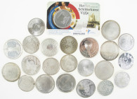 Doos met 5 en 10 euromunten wb. proof, meest zilver
