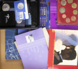 Doos met verschillende Euromunten en -sets wo. coincards