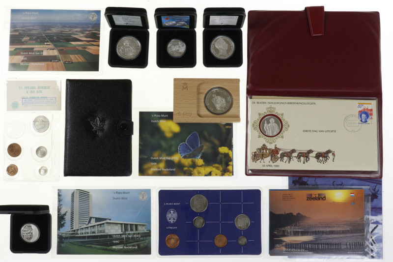 Flinke doos met produkten KNM, Nederland en Overzee, wat Euro's, Herdenkingsuitg...