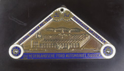 Historiepenningen - 1933 - Presse-papier 'Opening Nederlandsche Ford Automobiel Fabriek te Amsterdam' - driehoekige deels geëmailleerde messing plaque...