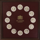 Netherlands - Collectie 'Het tijdperk Juliana' door Franklin Mint - Wandbord met ca. 12 sterling zilveren penningen