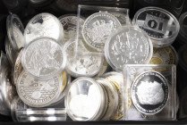 Netherlands - Doosje met zilveren (Euro) penningen, veelal Proof in capsules