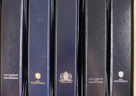 Netherlands - Negen cassettes inhoudend 143 verzilverde/vergulde penningen koningshuis en WO-II, vele ingekleurd, plus album met 5 penningen, met docu...