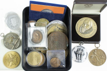 Netherlands - Doos penningen, w.o. zilver w.o. 40-jarig regeringsjubileum 1938 - drie nijverheidsmedailles, beloningspenning Prins Claus, Bernhard ins...