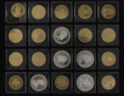Netherlands - Cassette met 50 vergulde en verzilverde penningen w.o. 'Historical Coins' KNM