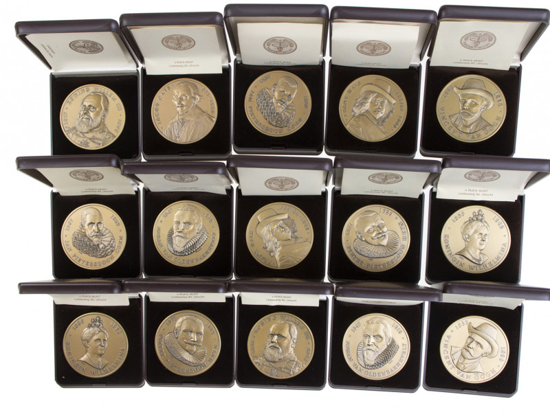 Netherlands - Twee series à 8 groot formaat bronzen portretpenningen van 's Rijk...