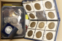 Netherlands - Doosje moderne penningen, deels in setjes of enveloppen, tevens voetbal-setje Argentinië 1978 waarin zilver