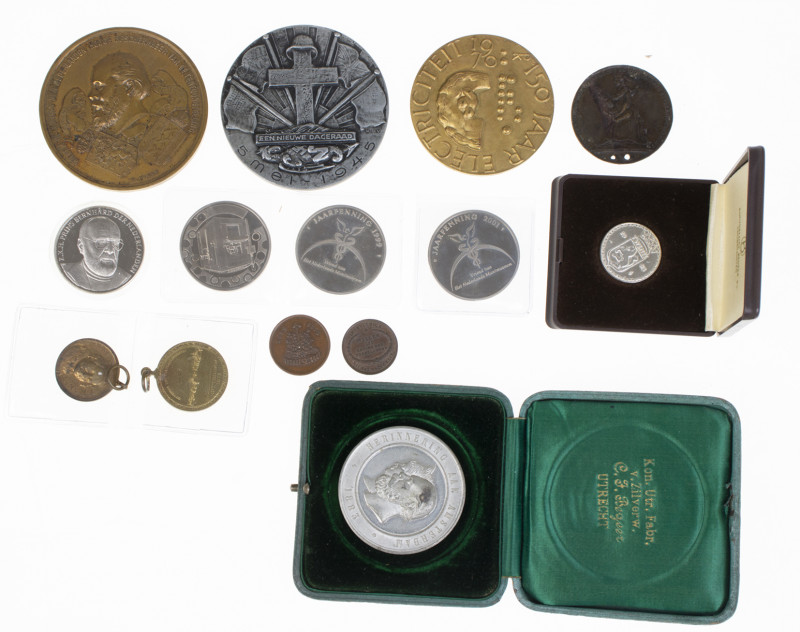 Netherlands - Doosje penningen w.o Tentoonstelling Amsterdam 1883 tin, Bevrijdin...