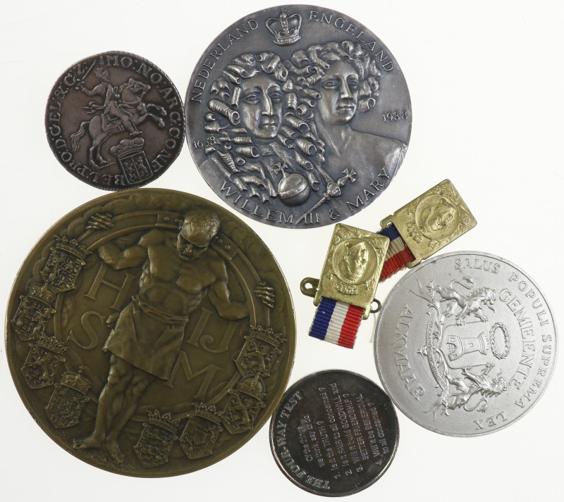 Netherlands - Doosje met ca. 5 penningen w.o. Wienecke HIJSM 1914, Willem III & ...