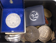 Netherlands - Doosje penningen w.o. 3x Nijverheidsmedaille, 3x ANWB-plaquettes jaren '30 en wat zilver