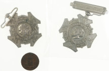 Medailles en onderscheidingen in lots - Nederland - 2x Kruis voor Krijgsverrichtingen (MMW41/42) zonder lint, 1x met gesp Atjeh 1873-1874, toegevoegd ...