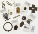 Varia - (Munt)sieraden - Doosje sieraden w.o. zilver o.a. broches met mensenhaar, horlogeketting en armband