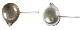 Varia - (Munt)sieraden - Zilveren sauslepel, zonder de houten steel, de bak met tuit 73x54x24 mm gedreven uit een Spaans 8-reaalstuk met zichtbare mun...