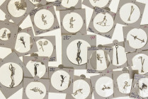 Varia - Curiosa - Doosje met ca. 140 zilveren miniatuurtjes (met oogje), leuk!