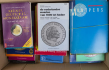 Varia - Literatuur - Nederland - Doosje Mevius muntcatalogi tussen ca. 1980 en 2000, tevens enkele Muntalmanakken en wat divers