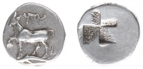 Northern Greece - Thrace - Byzantion - AR Tetrobol (BC 357-340, 2,48 g) - Cow standing to left on dolphin to left, foreleg raised, above V**PU* / quad...