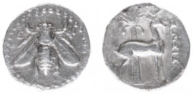 Asia Minor - Ionia - Ephesos - AR Drachm (ca. 202-150 BC, 3,71 g) - struck under the magistrates Sosis. Bee, E to left - Φ to right/ Stag standing rig...