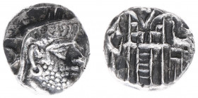 Persis - Rulers under Seleucid sovereignty, 190/164 -140 BC - Unknown king I-X - AR Drachm (3.40 g) - Bust of bearded king right, wearing satrapal bon...