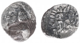 Persis - Rulers under Parthian sovereignty, 100 BC - end of 1st cent AD - Vahšīr (Oxarthes) - AR Drachm (3.68 g) - Bust of bearded king left, wearing ...