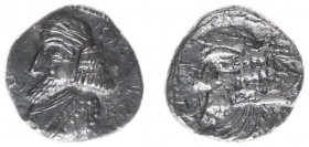 Persis - Rulers under Parthian sovereignty, 100 BC - end of 1st cent AD - Pakor II - AR Drachm (3.63 g), small die on small thick flan. Bust of bearde...