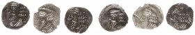 Persis - Rulers under Parthian sovereignty, 100 BC - end of 1st cent AD - Pakor II - AR Obol (0.73, 0.50, 0.57 g), thin and wide flan. Bust of bearded...