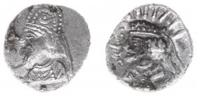 Persis - Vādfradād V dynasty, late 1st cent-211 AD - Mančhīr I - AR Hemidrachm (1.33 g) - Bearded bust to left, wearing tiara with dotted crescent, no...