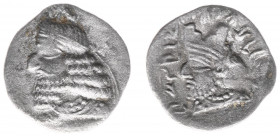 Persis - Vādfradād V dynasty, late 1st cent-211 AD - Ardaxšīr IV (Artaxerxes) - AR Drachm (1.68 g), Diademed bust to left, symbol behind bust / Bearde...