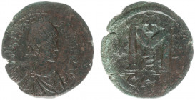 Anastasius (491-518) - AE Follis (Constantinople, 18.62 g) - Diademed, draped and cuirassed bust right / Large M flanked by two stars, cross above, of...
