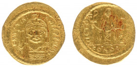 Justinianus I (527-565) - AV Solidus (Constantinople, 4.47 g) - D N IVSTINIANVS P P AVI, helmeted and cuirassed bust facing, holding globus cruciger i...