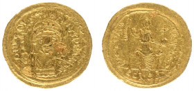 Justinus II (565-578) - AV Solidus (Constantinopolis, 4.45 g) - D N IVSTINVS P P AVI, helmeted and cuirassed bust of Justin II facing, holding Victory...
