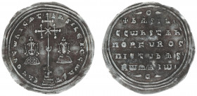 Basil II Bulgaroctonus (976-1025) - With Constantine VIII - AR Miliaresion (Constantinople AD 977-989, 2.90 g) - Cross crosslet with central X and pel...