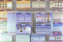 Divers - Collection 'Coins of the World - Op wereldreis met de Koninklijke Nederlandse Munt', various unciculated world coinsets in 5 albums