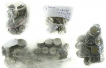 World - Lot with appr. 47 Jordan Dinar, 170 Peru Sol, Kuwait Dinars and United Arab Emirates - all sorted in bags