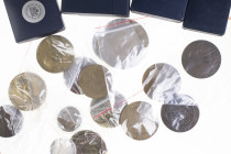 World - Shoe box with collection world coins in coinholders, some medals and silver