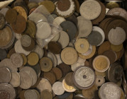 World - Lot various world coins in box