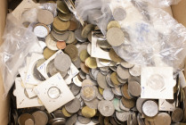 World (cannot be shipped) - Doosje met ruim 8,5 kilo diverse munten wereld incl. zilver en koers