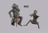 Konv. 2 Bronzefiguren des Künstlers und Bildhauers Gustav Nonnenmacher, 1 Musiker mit Cello und 1 Musikerin mit Flöte, sitzend, 1 x auf Hocker, H bis ...