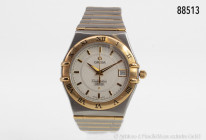 Omega Constellation, Stahl/Gold-Ausführung, Quartzwerk, Kal. Omega 1680, Saphirglas, D 36 x 40 mm, cremefarbenes Zifferblatt mit der Aufschrift "Omega...