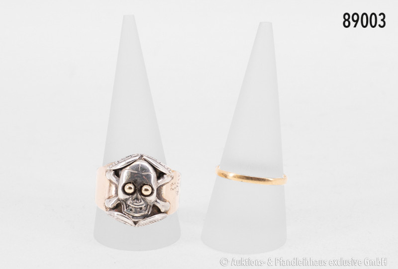 Konv. Herrenring, 333er Gold, mit Totenkopf aus Silber, die Augen in 333er Gold ...