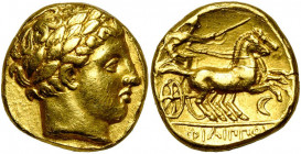 ROYAUME DE MACEDOINE, Philippe II (359-336), AV statère, 340-336 av. J.-C., Amphipolis. D/ T. l. d''Apollon à d. R/ ΦΙΛΙΠΠOY Bige au galop à d. Sous l...