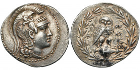 ATTIQUE, ATHENES, AR tétradrachme, 184-183 av. J.-C. D/ T. casquée d''Athéna à d., le casque orné d''un Pégase. R/ A-ΘE Chouette sur une amphore. A g....