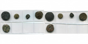 lot de 5 bronzes: royaume élymaïde, Kamnaskires V (1er s.), R/ Ensemble de points; Phraates Ier (2e s.), R/ Aigle; Kamnaskires Orodes III (2e s.), tét...