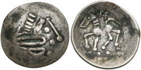 OLTENIE, AR tétradrachme, 1er s. av. J.-C. Type Sattelkopfpferd. D/ T. stylisée à d. R/ Cavalier menant son cheval au pas à g. Le cavalier représenté ...