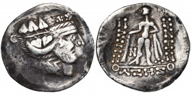TRANSYLVANIE, AR tétradrachme. Imitation de Thasos. D/ T. barbare de Dionysos à d., cour. de lierre. R/ Héraclès deb. de f., t. à g., ten. sa massue. ...